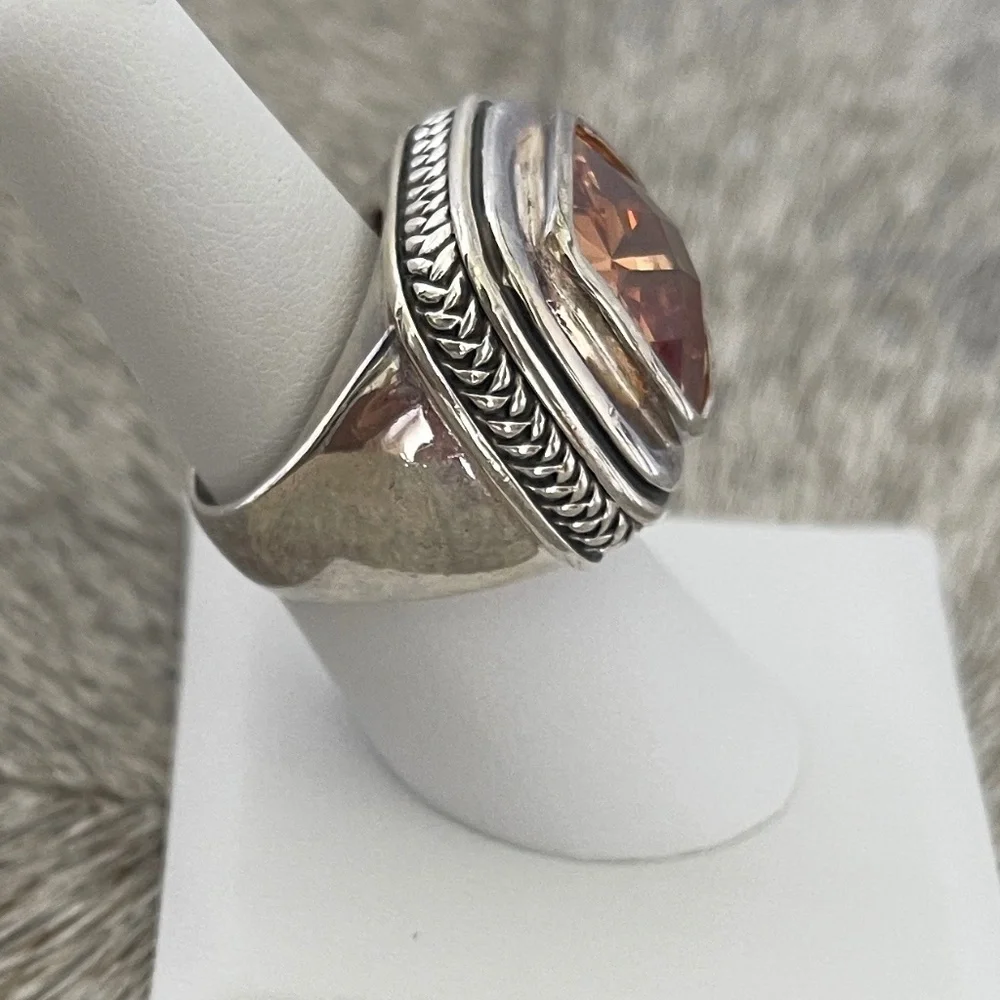 COCKTAIL RING FACETED STONE
